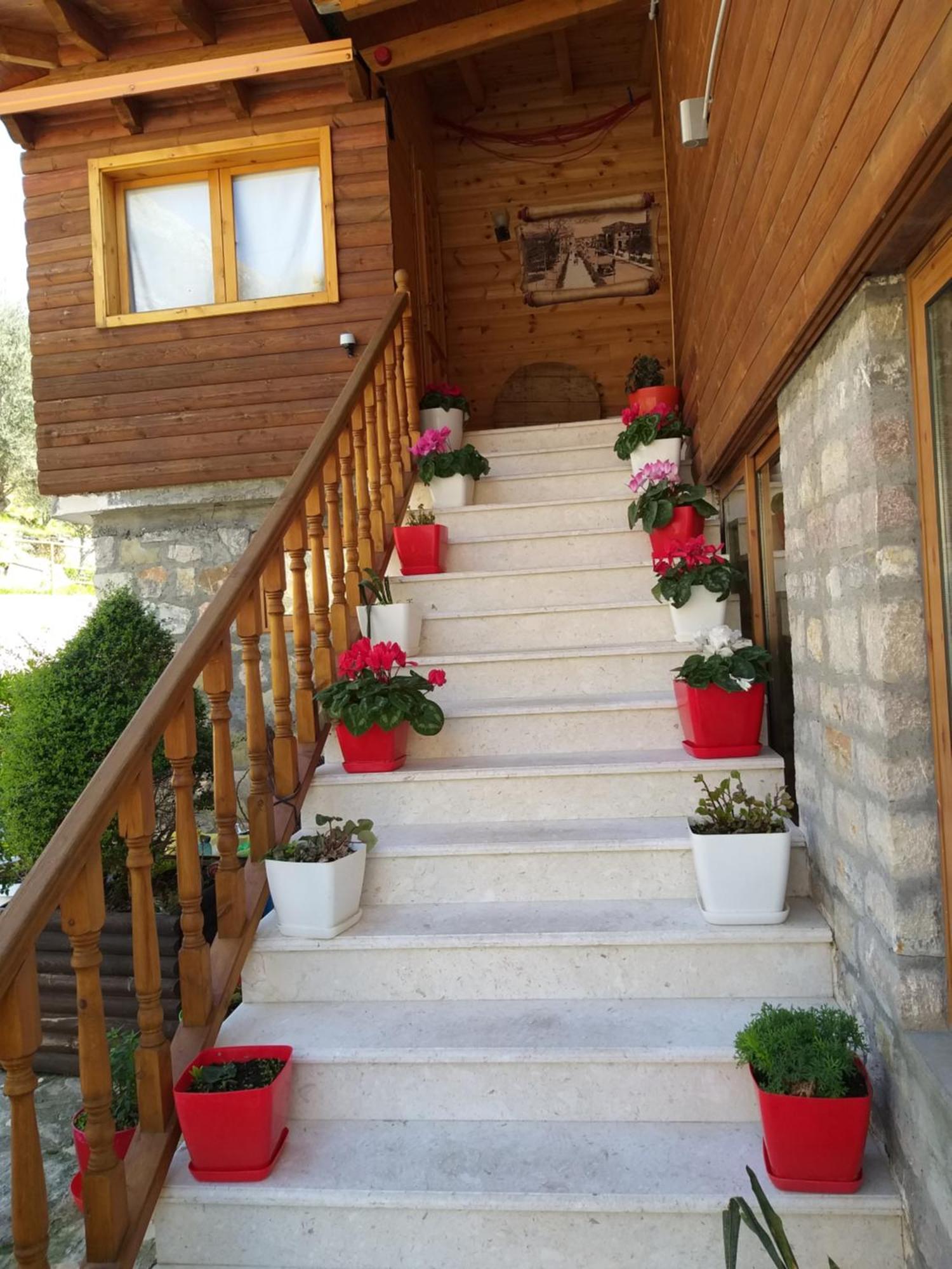 Hotel Shpija E Gjyshit Canaj Экстерьер фото
